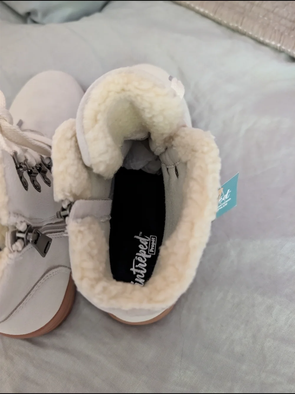 Propét Intréped Suede Cold Weather Boots White Cream Faux Shearling 7W NWT